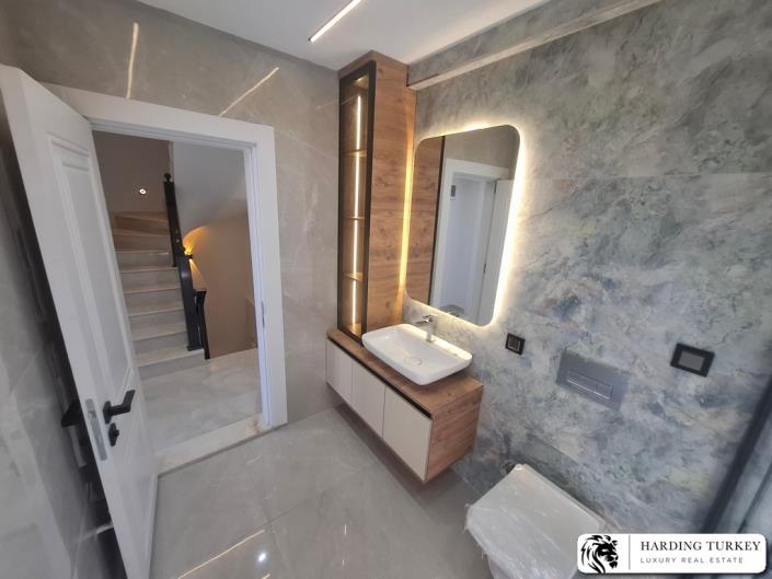 Image No.21-4 Bed Semi-Detached for sale
