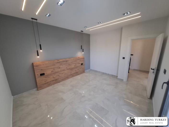 Image No.24-4 Bed Semi-Detached for sale