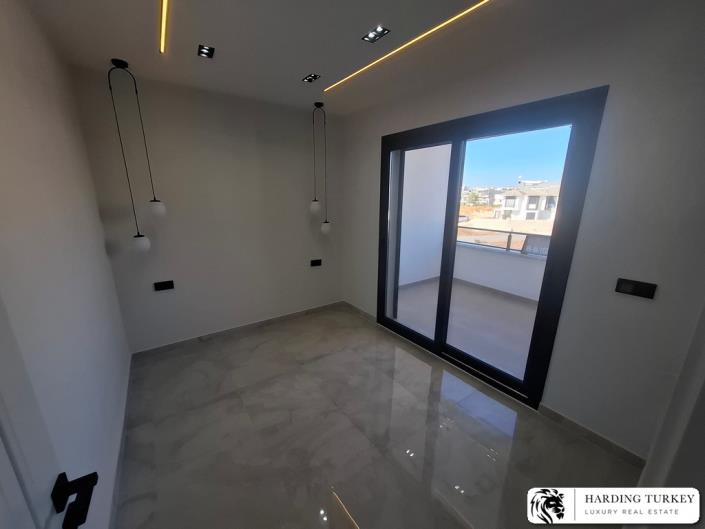 Image No.26-4 Bed Semi-Detached for sale