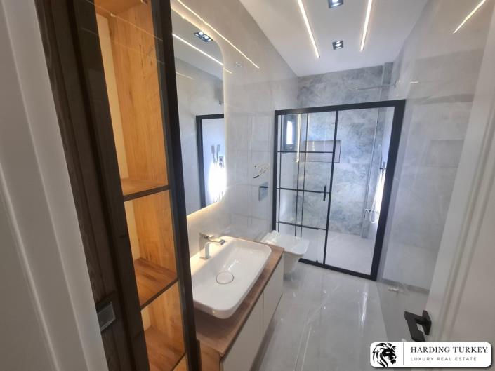 Image No.29-4 Bed Semi-Detached for sale