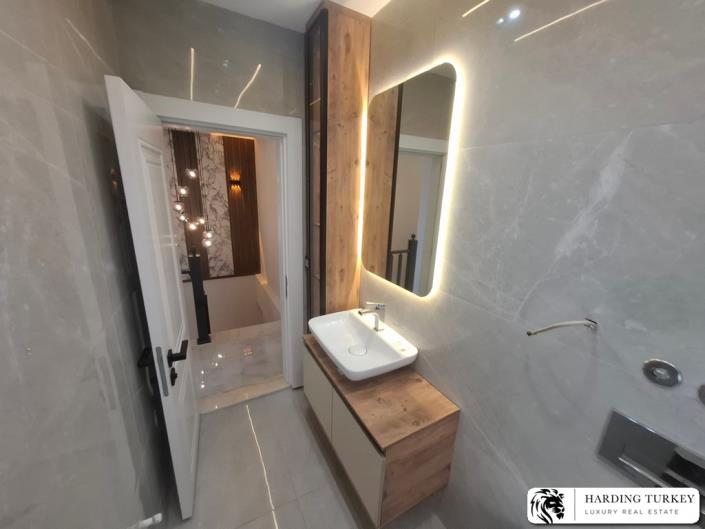Image No.30-4 Bed Semi-Detached for sale