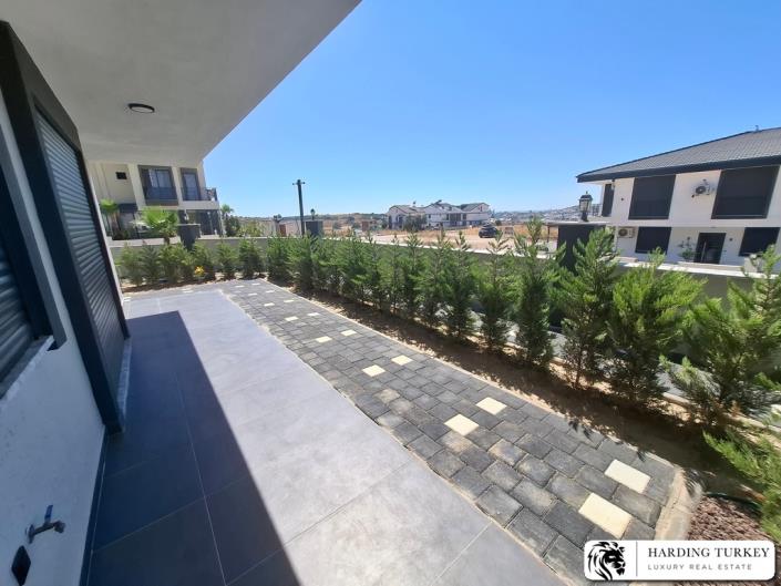 Image No.18-3 Bed Semi-Detached for sale