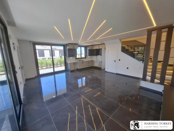 Image No.24-3 Bed Semi-Detached for sale
