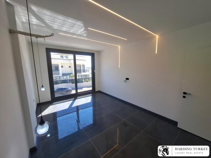 Image No.28-3 Bed Semi-Detached for sale
