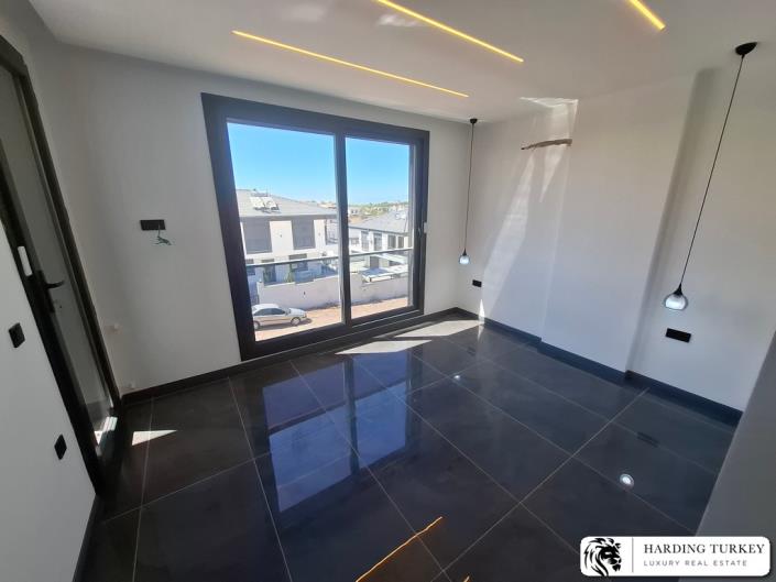 Image No.33-3 Bed Semi-Detached for sale
