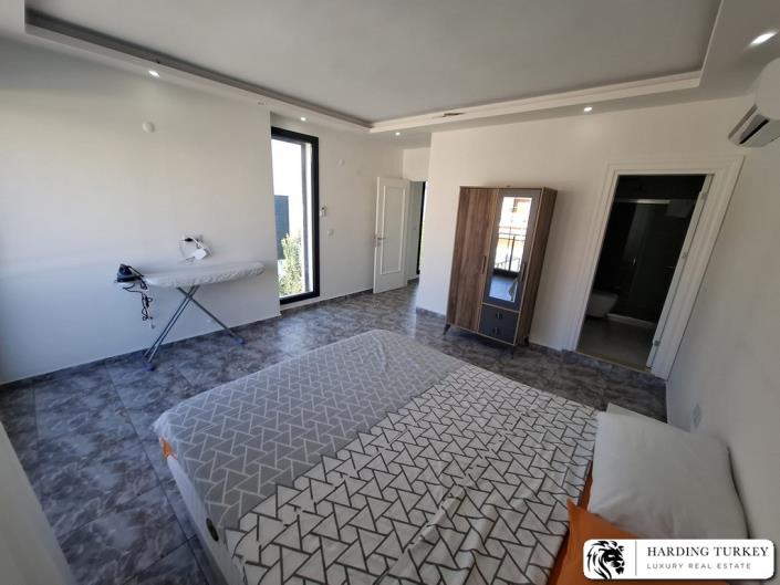 Image No.9-4 Bed Semi-Detached for sale