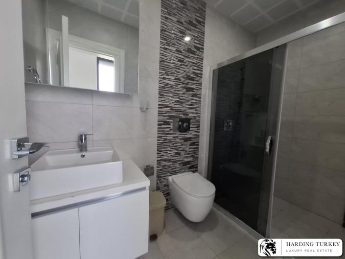 Image No.10-4 Bed Semi-Detached for sale