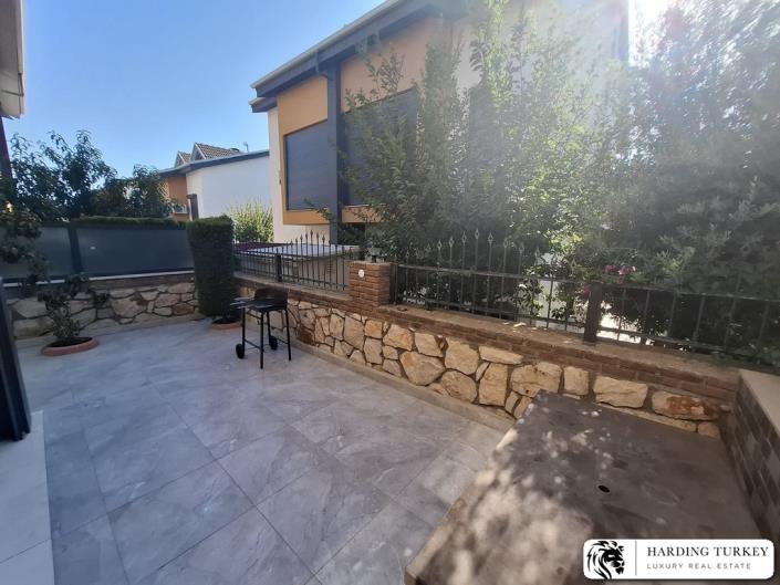 Image No.17-4 Bed Semi-Detached for sale