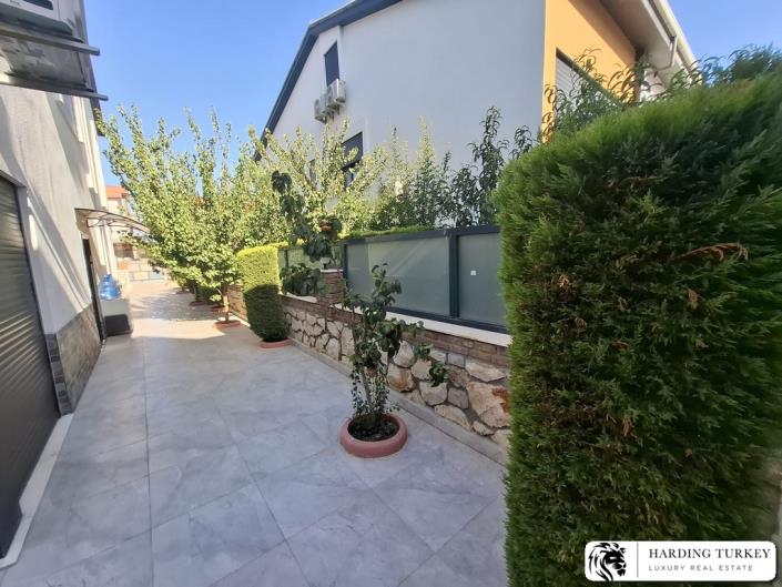 Image No.19-4 Bed Semi-Detached for sale