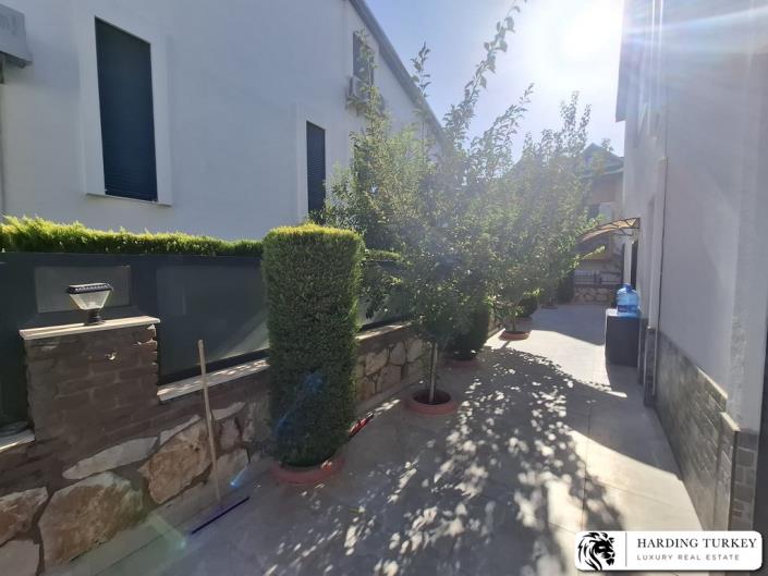 Image No.21-4 Bed Semi-Detached for sale