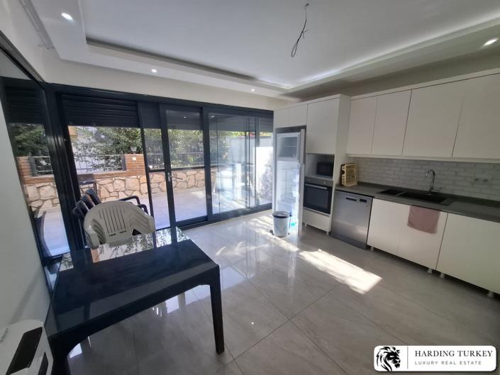 Image No.24-4 Bed Semi-Detached for sale