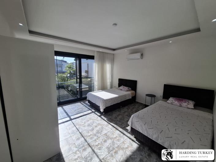Image No.29-4 Bed Semi-Detached for sale
