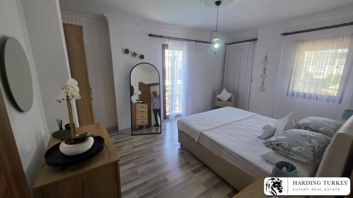 Image No.12-4 Bed Semi-Detached for sale
