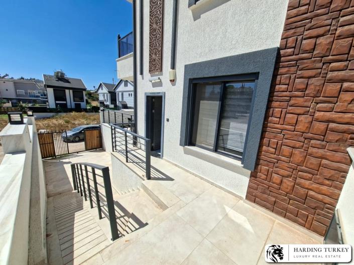 Image No.9-3 Bed Semi-Detached for sale