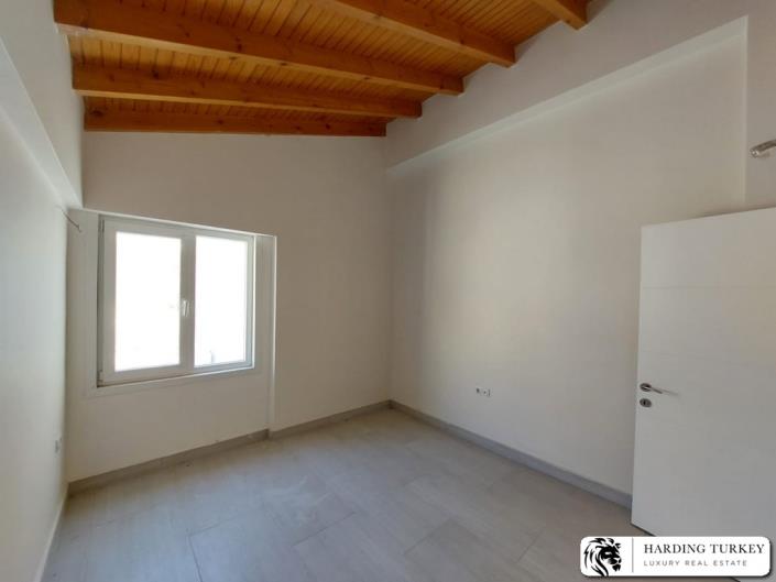 Image No.28-3 Bed Semi-Detached for sale
