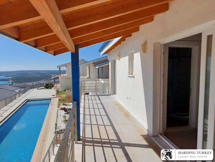 Image No.35-3 Bed Semi-Detached for sale