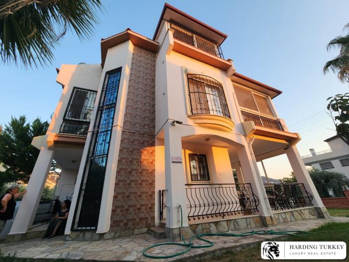 Image No.3-4 Bed Semi-Detached for sale