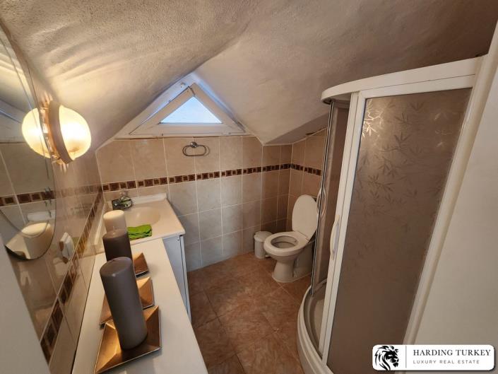 Image No.17-4 Bed Semi-Detached for sale