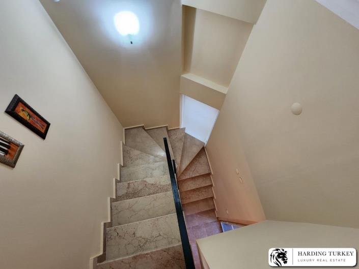 Image No.16-4 Bed Semi-Detached for sale