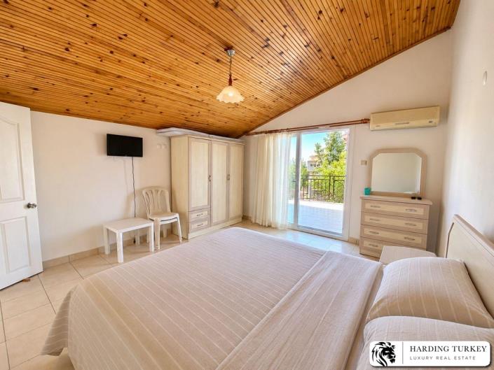 Image No.24-3 Bed Semi-Detached for sale
