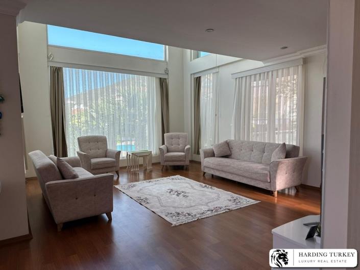 Image No.10-3 Bed Villa / Detached for sale