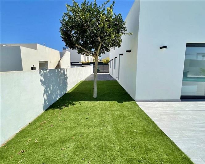 Image No.15-3 Bed Villa for sale