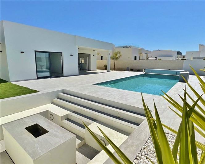 Image No.2-3 Bed Villa for sale