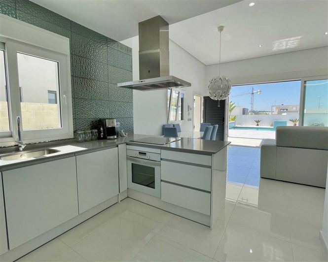 Image No.7-3 Bed Villa for sale