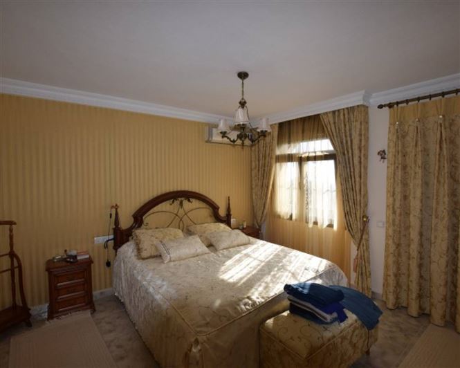 Image No.42-5 Bed Villa for sale