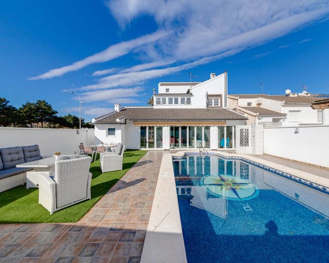 Image No.1-6 Bed Villa for sale