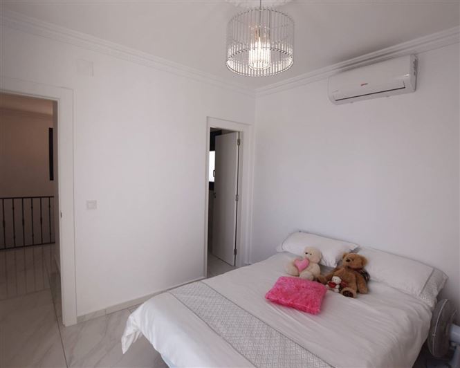 Image No.33-3 Bed Villa for sale