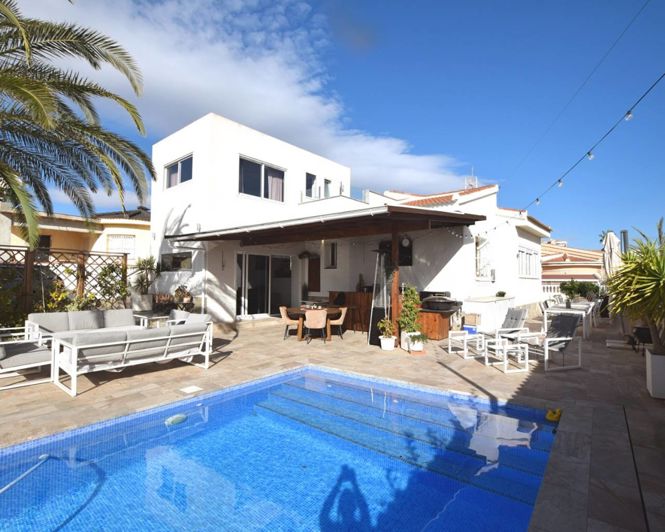 Image No.1-Villa de 4 chambres à vendre à Ciudad Quesada