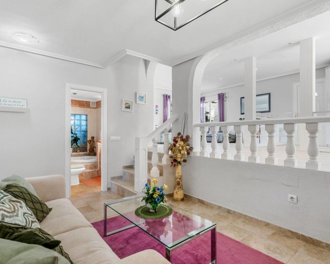 Image No.15-6 Bed Villa for sale