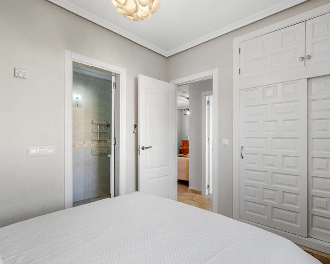 Image No.18-6 Bed Villa for sale