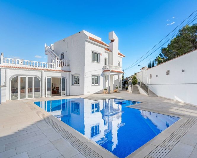 Image No.1-6 Bed Villa for sale