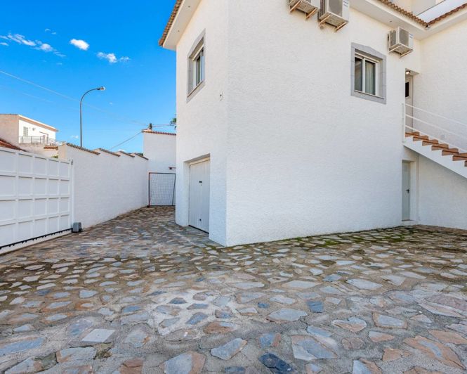 Image No.5-6 Bed Villa for sale