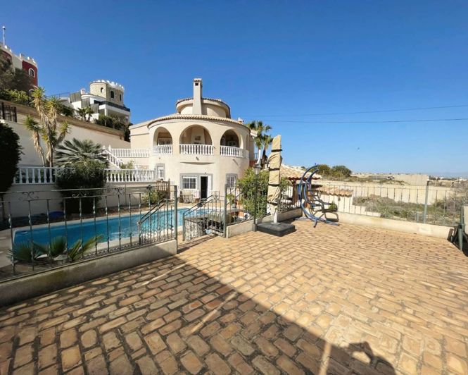 Image No.2-Villa de 5 chambres à vendre à Ciudad Quesada