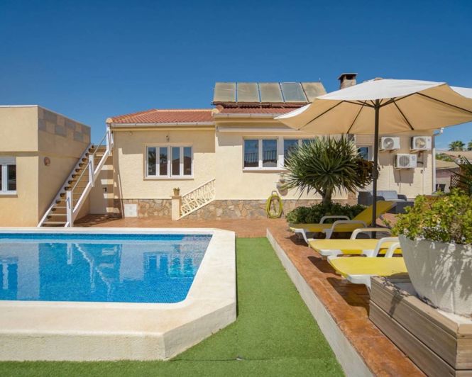 Image No.1-6 Bed Villa for sale
