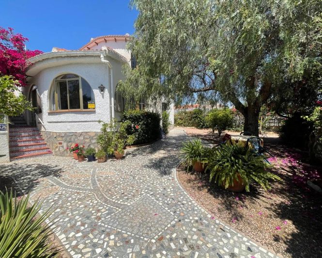 Image No.1-4 Bed Villa for sale