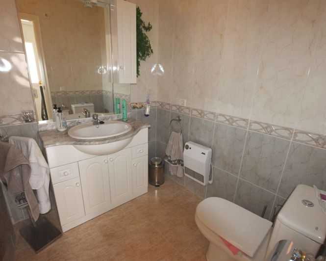 Image No.19-3 Bed Semi-Detached for sale