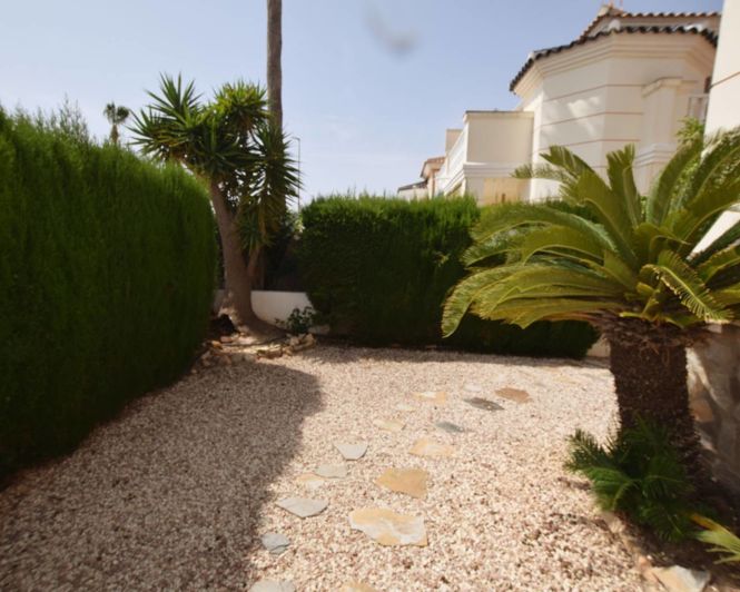 Image No.28-3 Bed Semi-Detached for sale