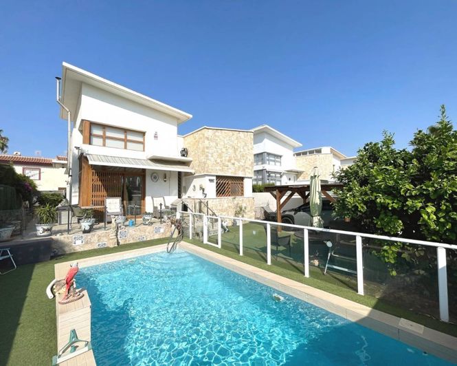 Image No.1-3 Bed Townhouse for sale