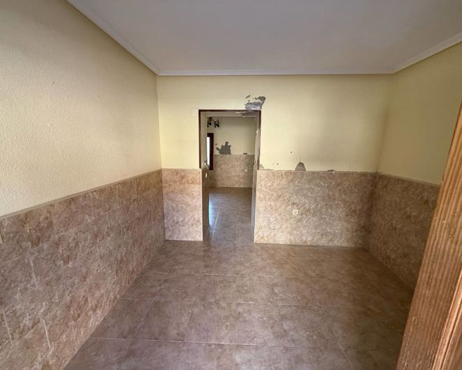 Image No.2-2 Bed Townhouse for sale