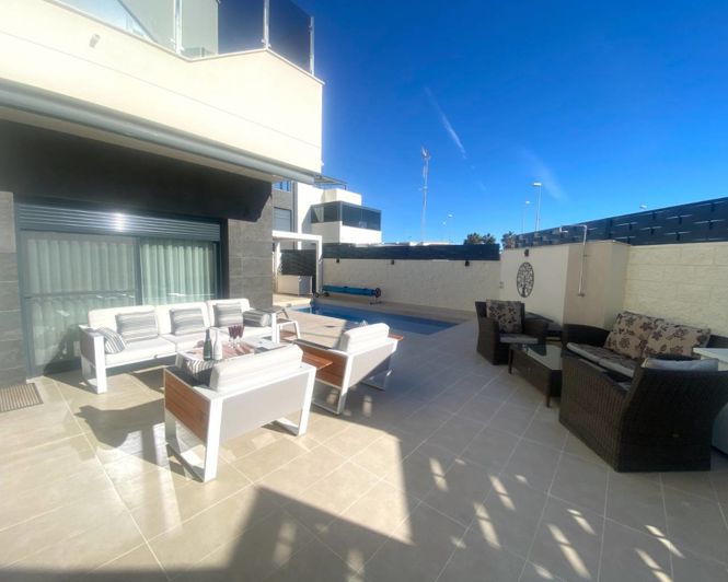 Image No.32-3 Bed Semi-Detached for sale