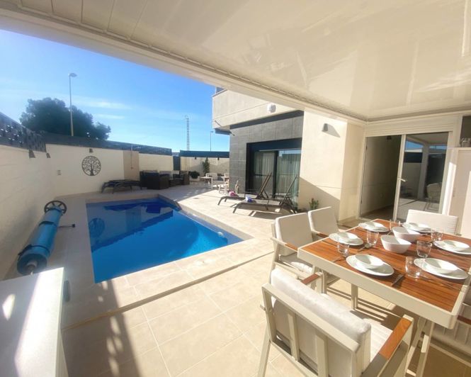 Image No.38-3 Bed Semi-Detached for sale