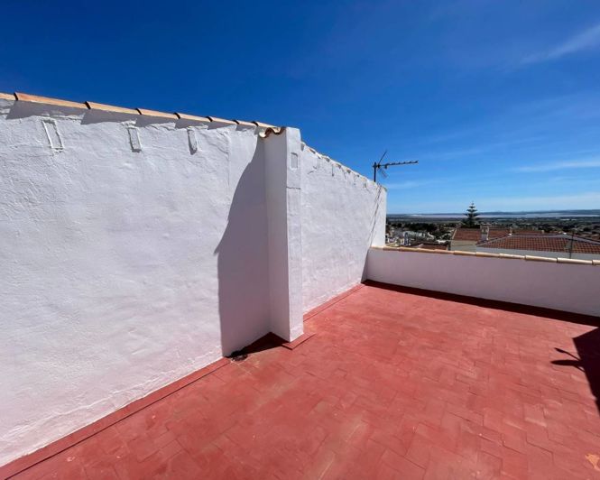 Image No.20-2 Bed Townhouse for sale