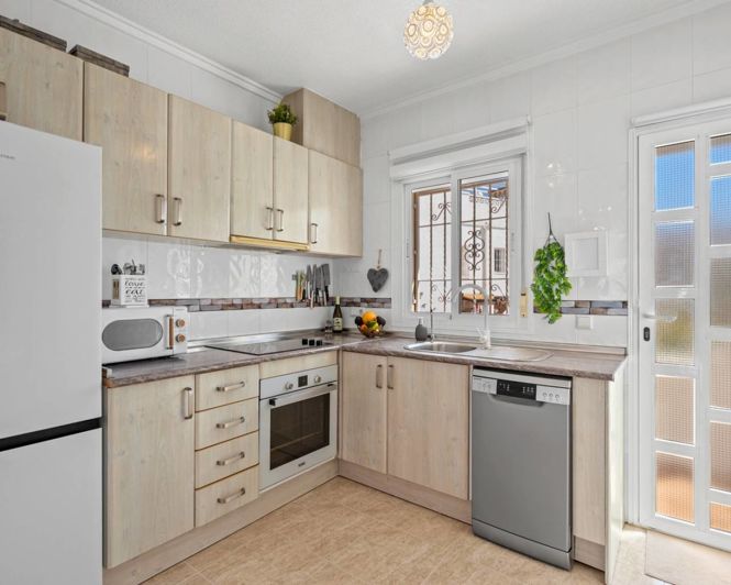 Image No.9-3 Bed Semi-Detached for sale