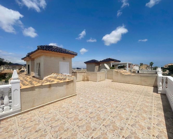 Image No.18-3 Bed Townhouse for sale