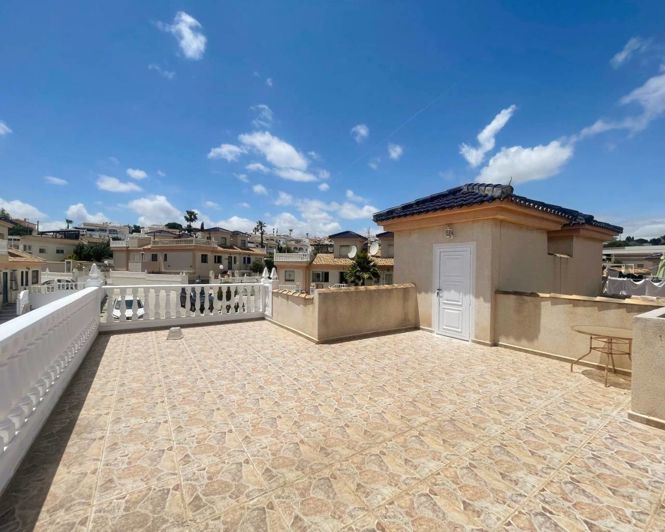 Image No.19-3 Bed Townhouse for sale