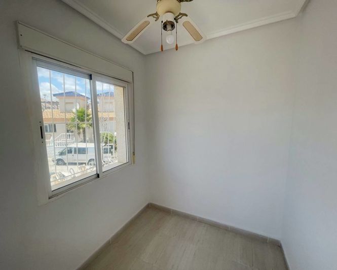 Image No.20-3 Bed Townhouse for sale